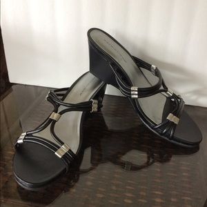 NWOT Ladies Black Wedge Sandal
